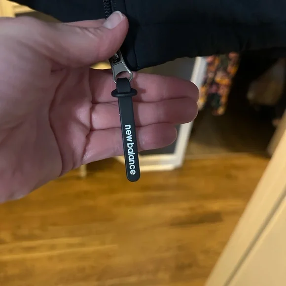 New Balance Black Puffer Jacket with Hood and Relaxed Fit - Picture 2 of 14